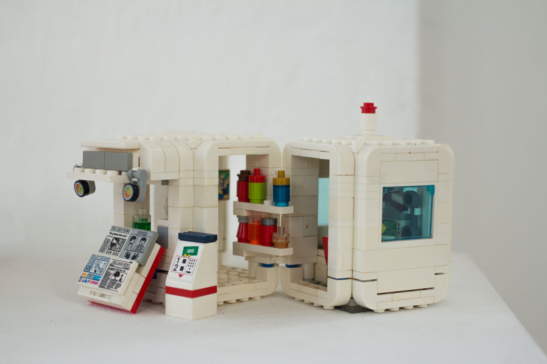 Nikola Opačić, Crveni kiosk