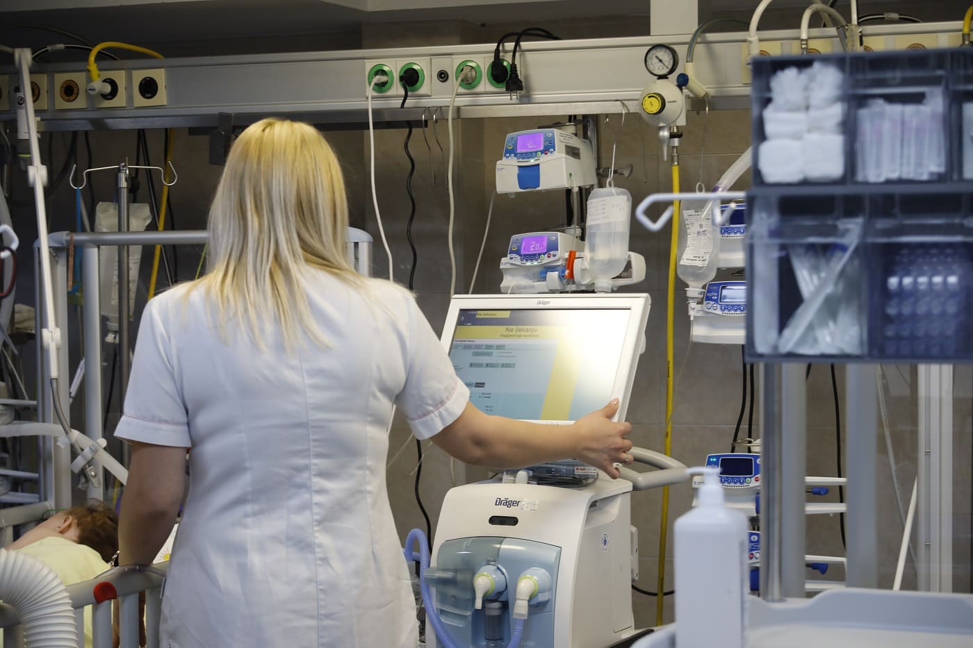 Medicinska oprema - donacija Intesa fondacije Univerzitetskoj dečjoj klinici Tiršova