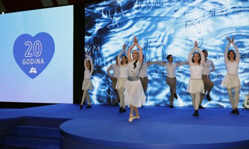 dm drogerie markt - Nastup grupe Una Saga Serbica