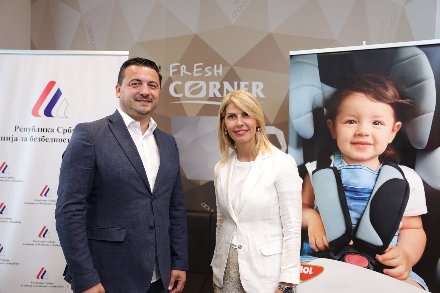 Biljana Mališić Jut direktorka maloprodaj Mol Serbia i Branko Stamatović vd direktora ABS