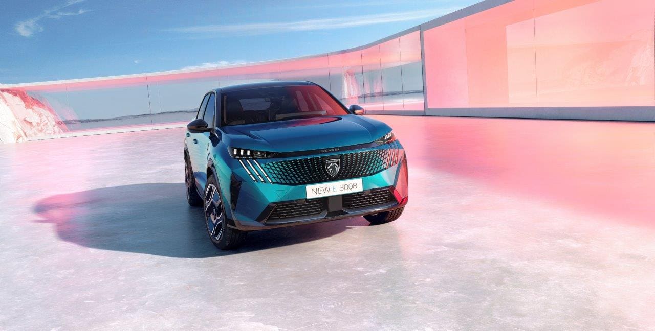 PEUGEOT E 3008