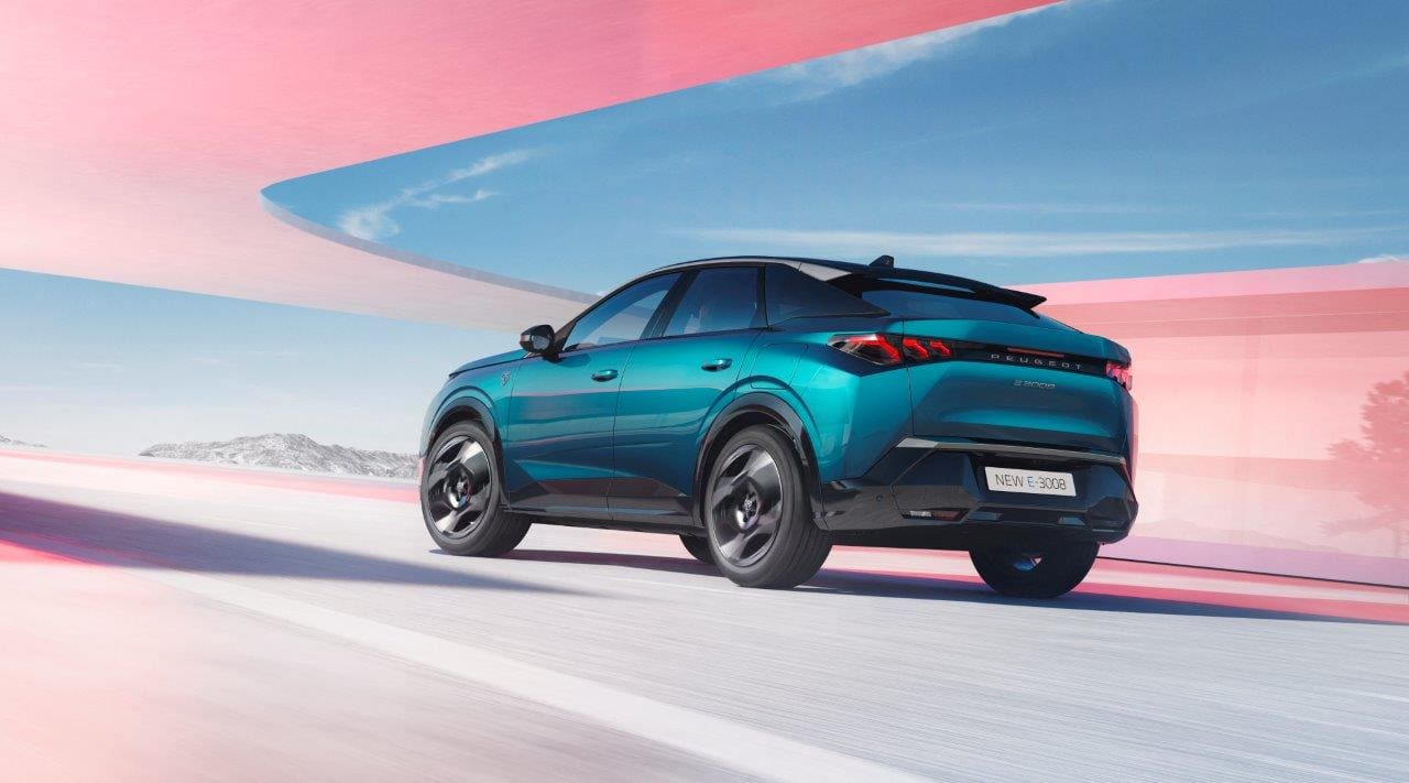PEUGEOT E 3008