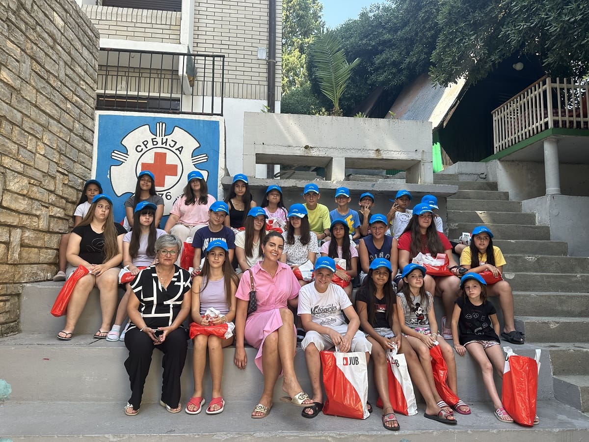 Deca, Jupol, Crveni krst, more