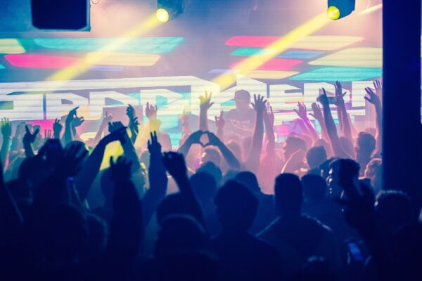 Vikend, žurka, koncert