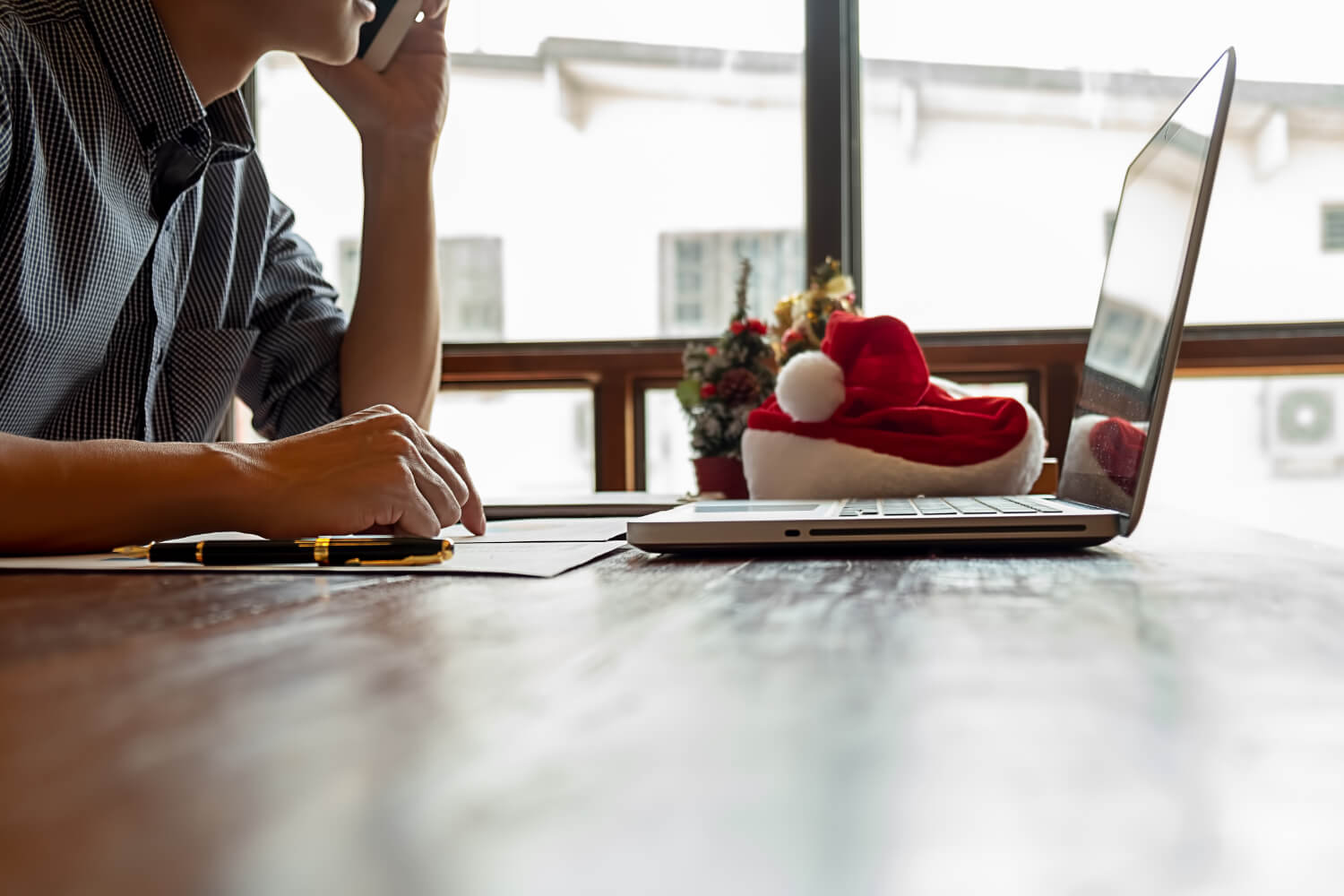 Posao, praznici, kancelarija (Freepik)