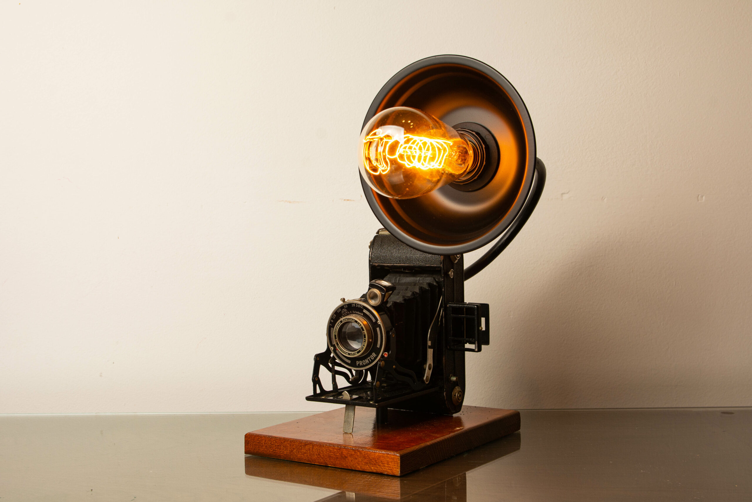 Adrian Baloš, lampe, aparati