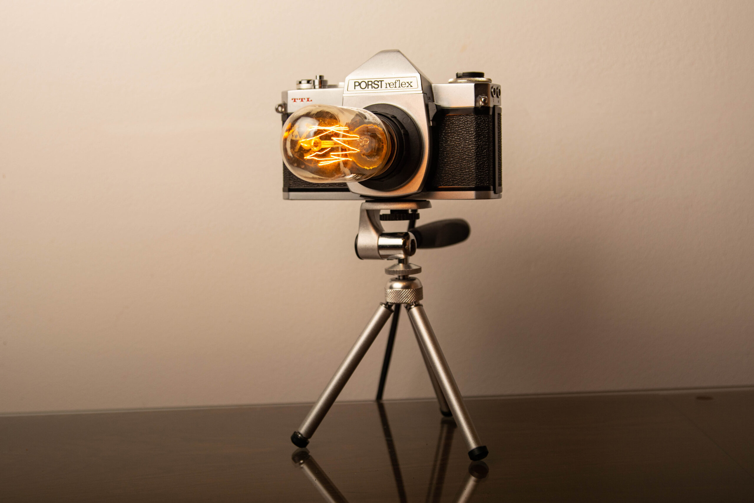 Adrian Baloš, lampe, aparati