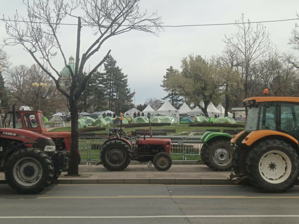 Traktori, Pionirski park