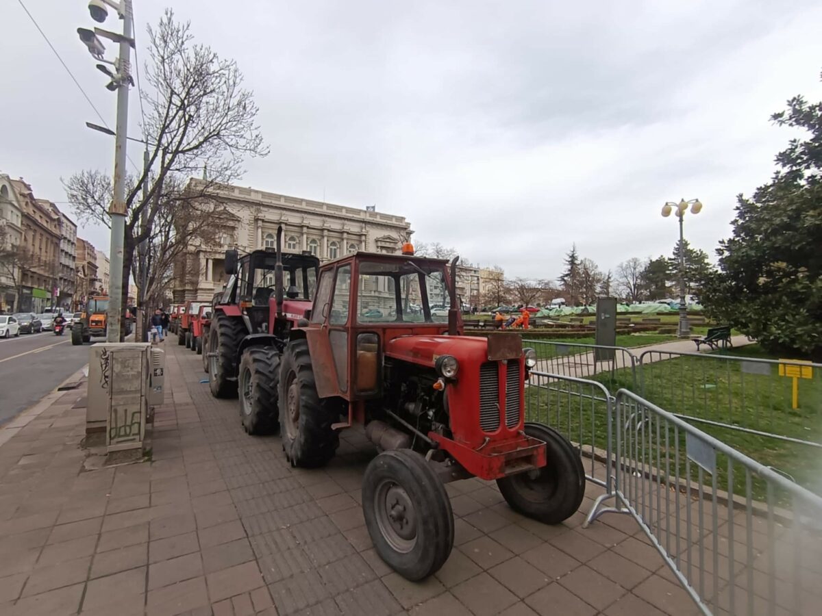 Traktori, Pionirski park