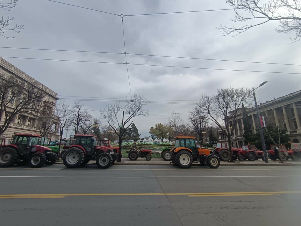 Traktori, Pionirski park