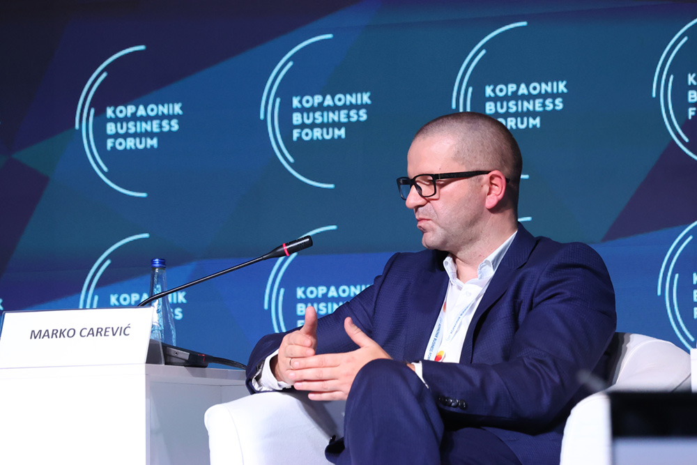 Marko Carević, Ananas