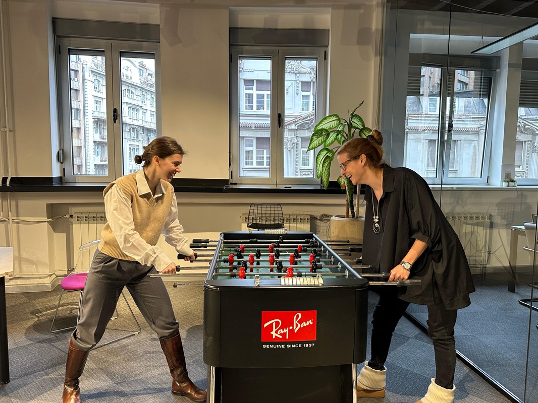 Isidora i Mira, Represent