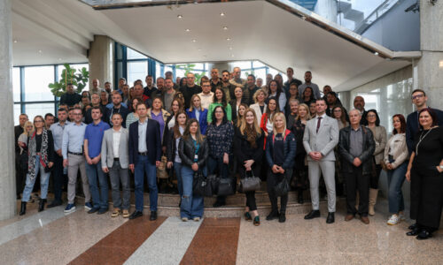 Komoanija NIS, Menadžer prvi put