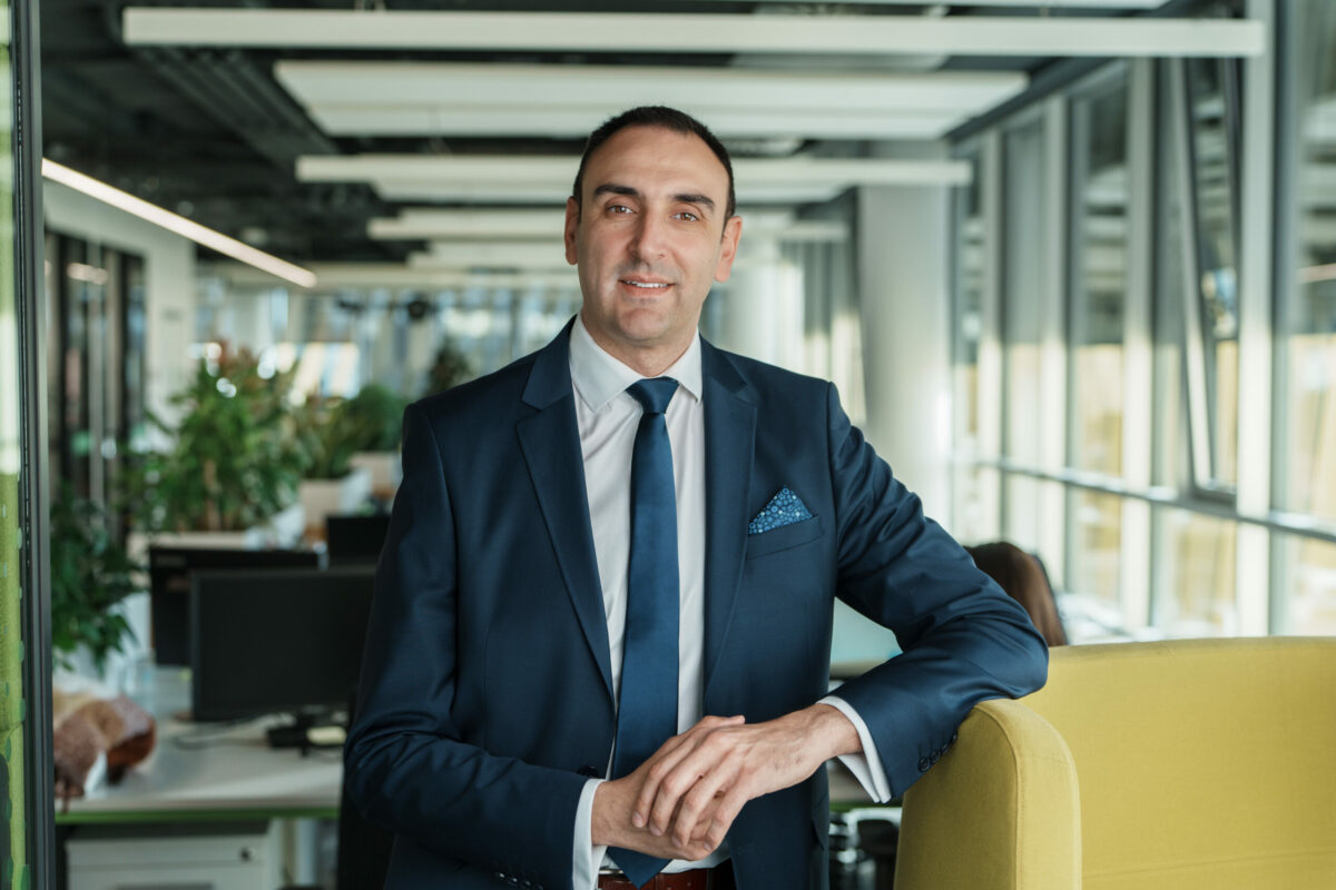 Miloš Vuksanović, Schneider Electric