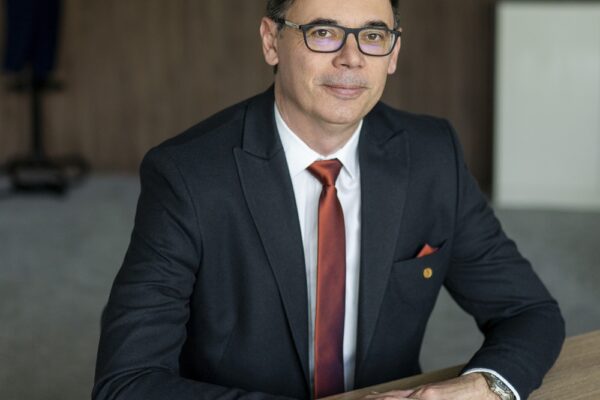 Ivan Petrović, Ananas