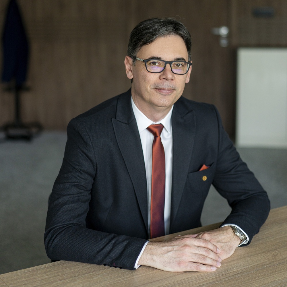 Ivan Petrović, Ananas