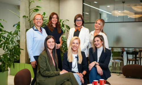 Jovana Uzelac, Nestle, mladi