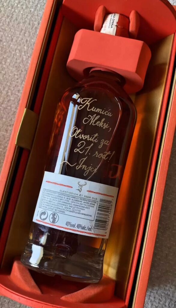 Jelena i Andrea, Gravure signature