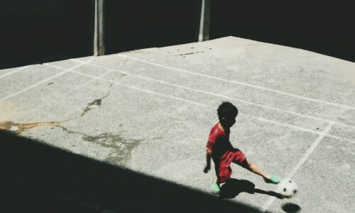 dečak, fudbal, lopta, Murtaza Ahmadi