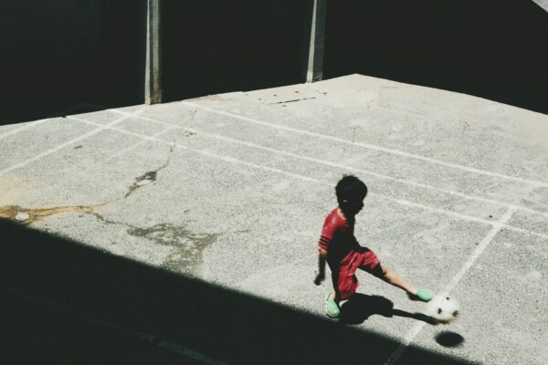 dečak, fudbal, lopta, Murtaza Ahmadi