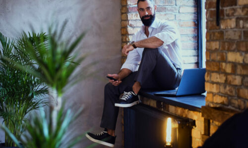 Milenijaci, Kompanija, Šef,