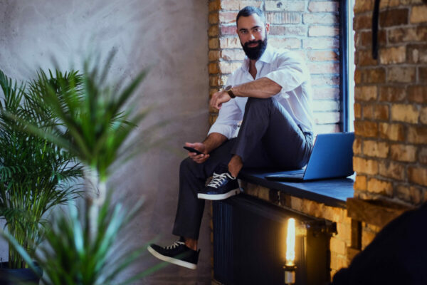 Milenijaci, Kompanija, Šef,