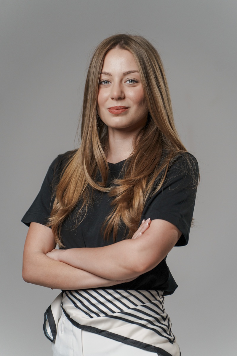 Teodora Adamović, Sirvis