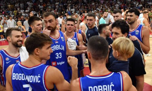 Kosarkasi Srbije i Slovenije u akciji tokom prijateljske utakmice u sklopu priprema za Evropsko prvenstvo, veceras u Beogradskoj areni.