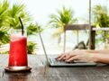 rad od kuće, plaža, laptop, posao