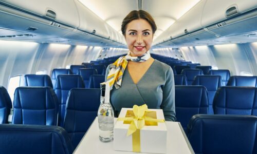 avion, besplatno piće, stjuardesa,
