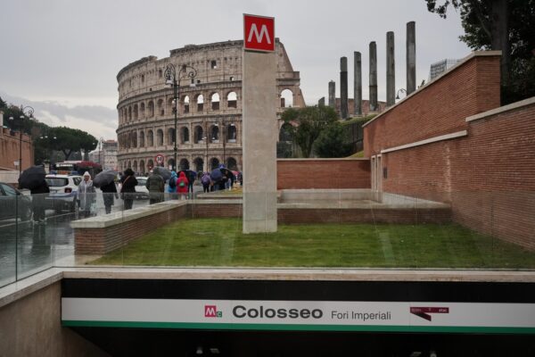 Rim, Metro stanica, koloseum