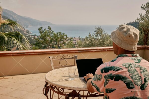 posao, rad od kuće, rad na daljinu, laptop digital nomad vizaBugarska