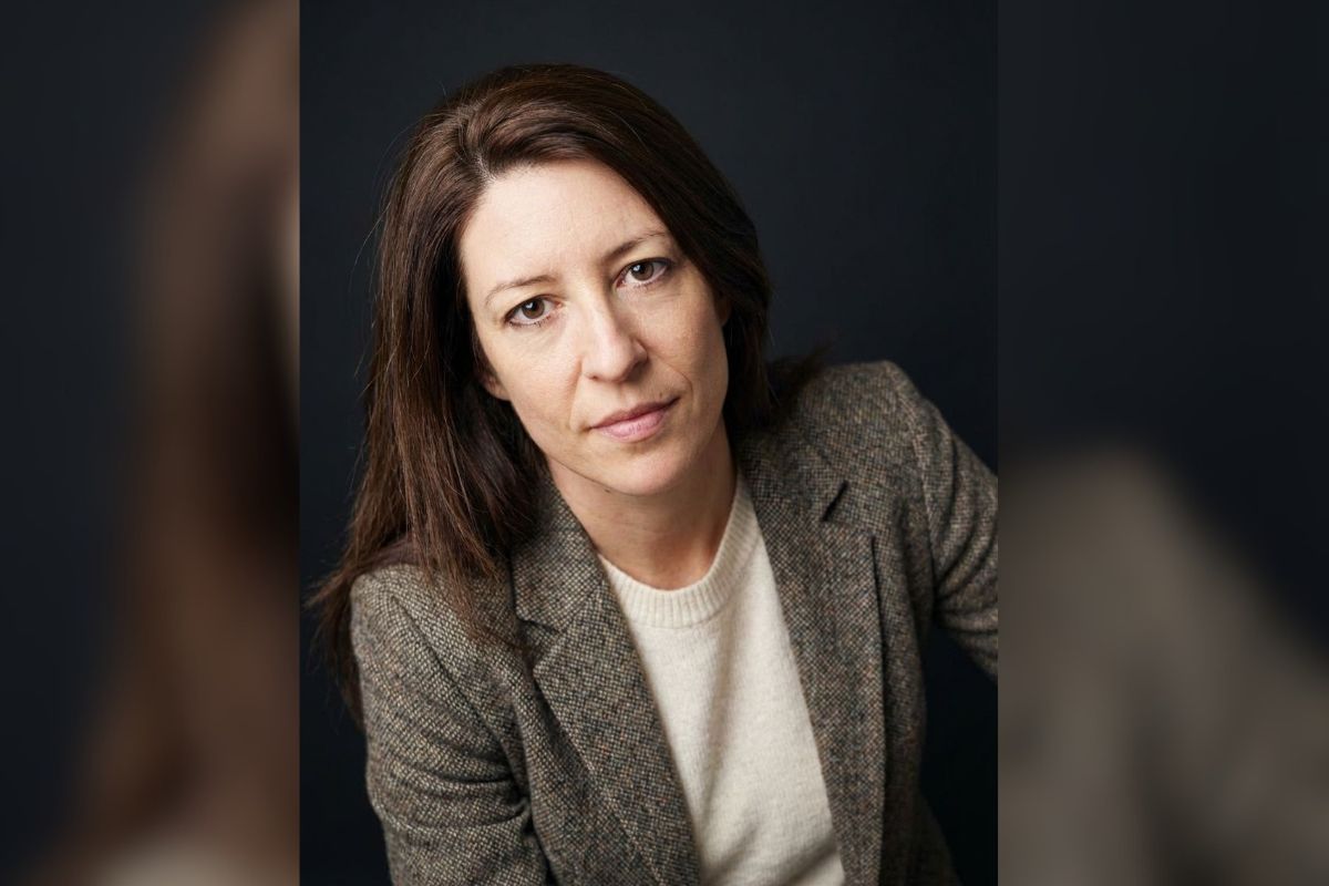 Autor fotografije: Mirjam Maričić, Privatna arhiva, autorka teksta se fotografisala sama i u AI zamenila pozadinu. (Fotografiju sala Marija Andrić)