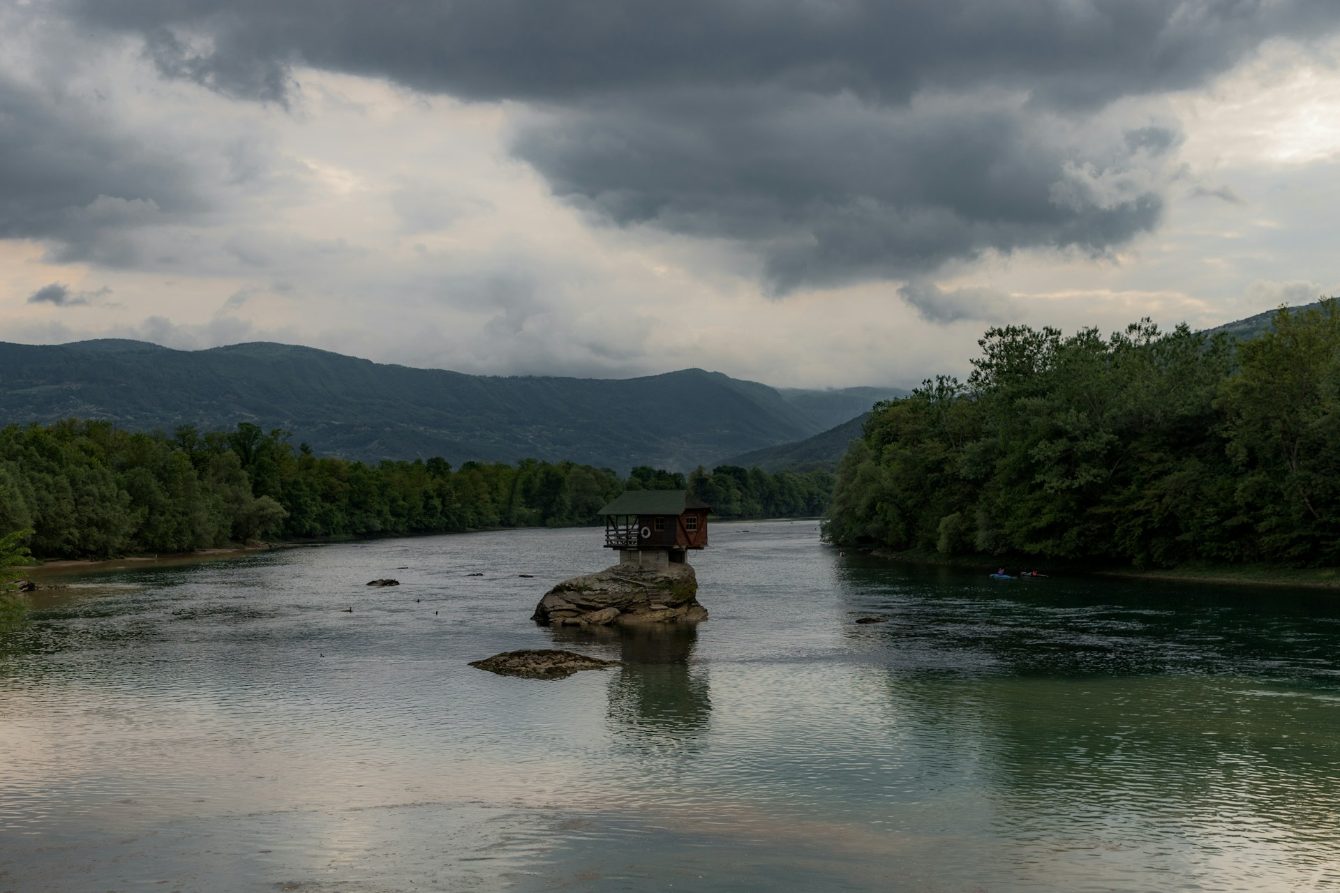 odmor, piknik, prvi maj, roštiljanje, Drina, Bajina Bašta